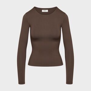 Aritzia Original Contour Crew Longsleeve: Rich Mocha Brown